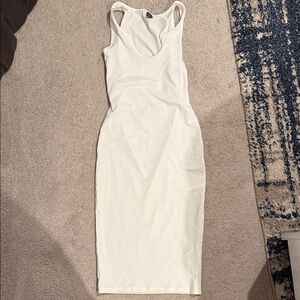 Elegant White Sleeveless Dress